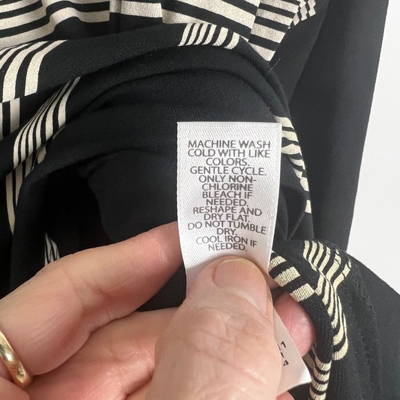 J.Jill Wearever Collection Black Beige Diagonal Stripe Batwing Sleeve Tunic Top - Picture 9 of 9